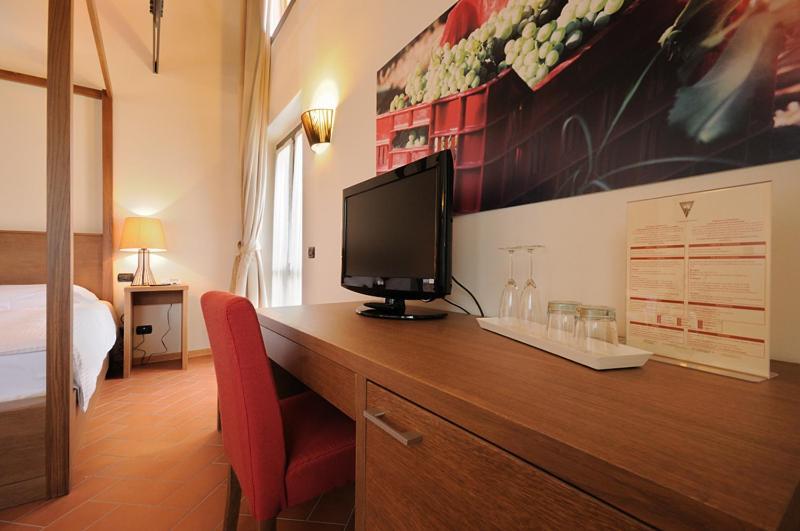فيلا ديسينسانو ديل غاردافي Agriturismo Colombarino الغرفة الصورة